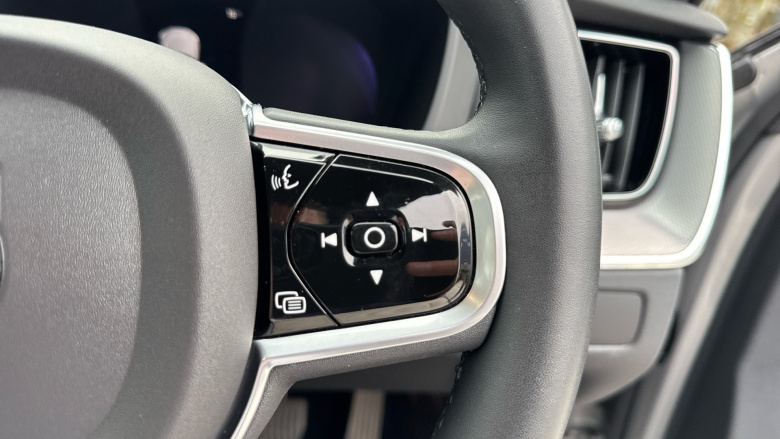 Volvo XC60 2.0 B5P Plus Dark 5dr AWD Geartronic Petrol Estate